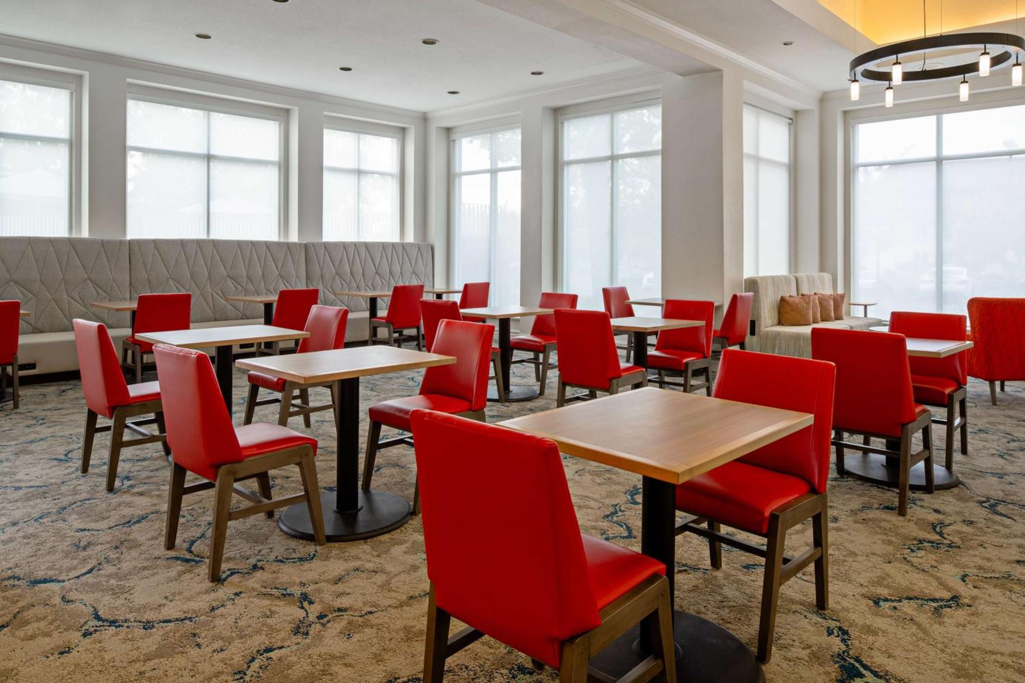 Hilton Garden Inn Розвилл Экстерьер фото